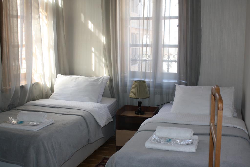 Zweibettzimmer mit Stadtblick